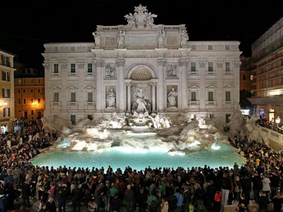 A3Noticias's tweet photo. Miles de turistas asisten a la reinauguración de la Fontana de Trevi https://t.co/Fxgif5XWD4 https://t.co/pI1NwfNgCT