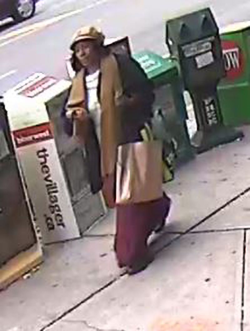 TorontoPolice's tweet image. Please retweet to help police ID woman suspected of throwing chemical on child at movie cinema in Toronto ^sm