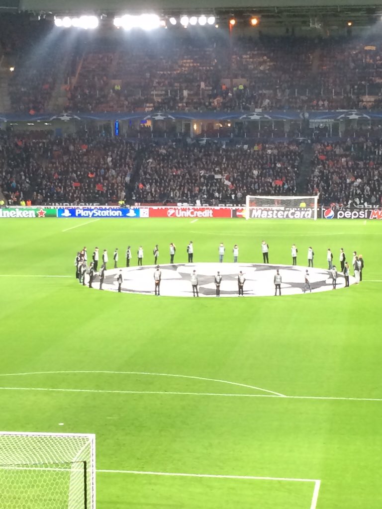 Op uitnodiging van <a href="/SpierenvSpieren/">Spieren voor Spieren</a> in de spierballenbox vanavond.. Ik zeg het niet vaak, maar #ComeOnPSV #psvwol