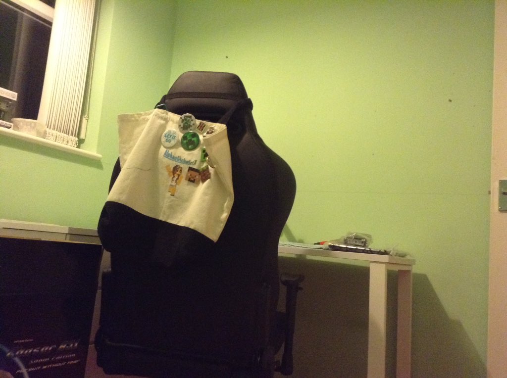 Alphaglitchgirl's tweet image. The #AlphaPC is all packed up 😢