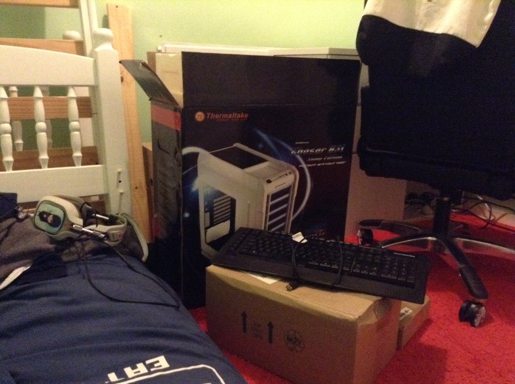 Alphaglitchgirl's tweet image. The #AlphaPC is all packed up 😢