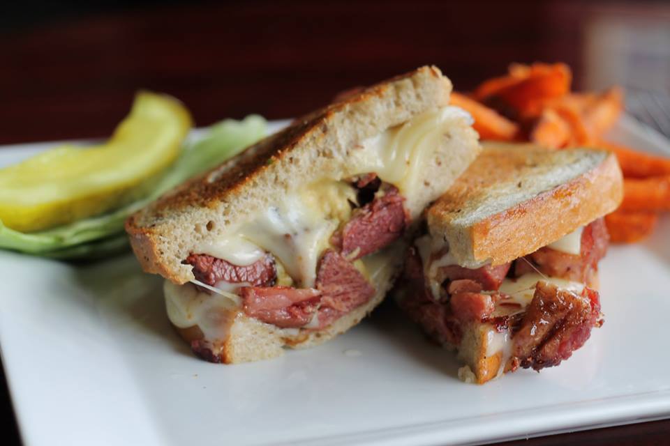 MalarkysNB's tweet photo. It's lunch time and it's #NationalSandwichDay! Try our Classic Corned Beef Sandwich! #lunch #sandwich #malarkys #nb https://t.co/ydZUYp84u7