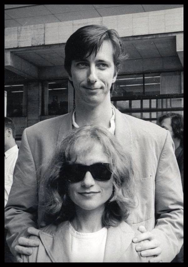 Happy birthday to the great auteur, Hal Hartley. A huge inspiration to us.

With Isabelle Huppert, New York, 1994. 