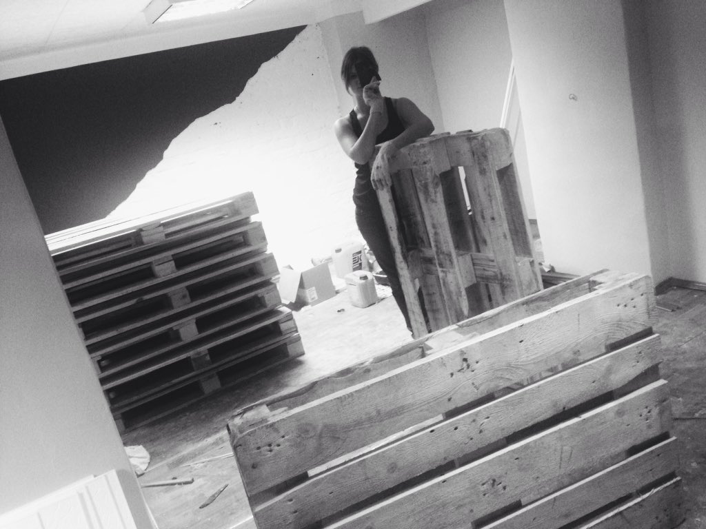 ShmelevaIrina's tweet photo. Бессонница…достал ремонт…🔨⚒🛠🔩🔧 https://t.co/2IWlFSt5gD