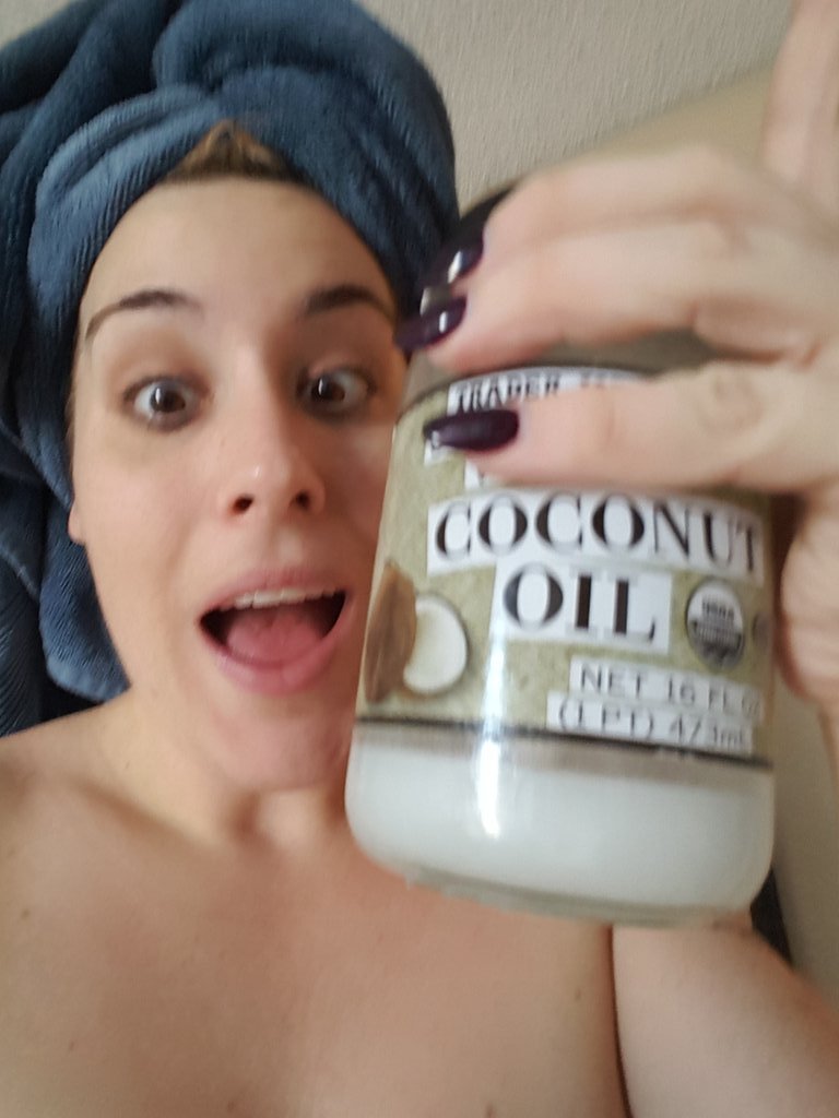 TheLadyLovely1's tweet photo. It's cold again! ! My coconut oil has solidified! ! #WinterIsComing #dommeproblems #LosAngeles https://t.co/Oz1W0YbvxK