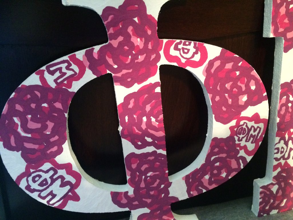 simplyfabs01's tweet photo. Phi Mu Lilly print wooden letters that shipped today!Get your sorority letters/monogram in my etsy shop!Link in bio https://t.co/p8vtEeDuEE