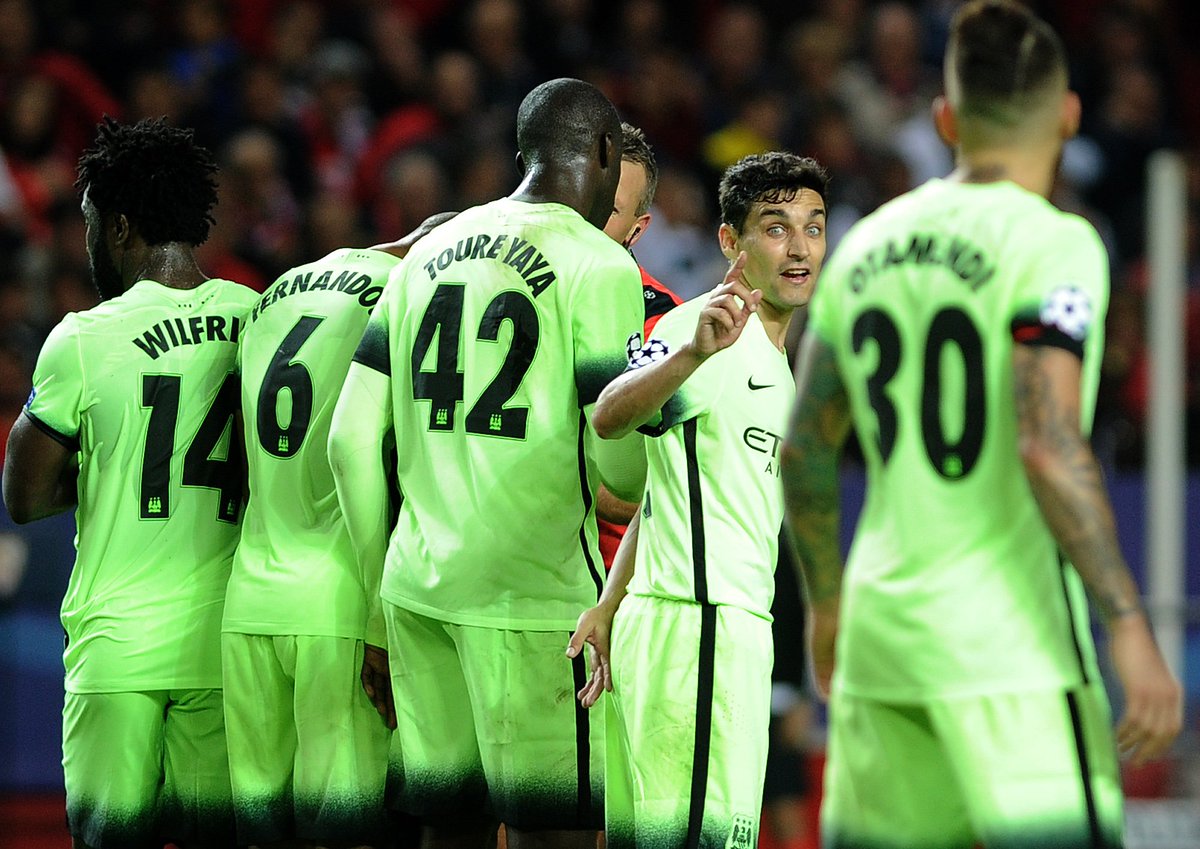 francetvsport's tweet photo. #Liguedeschampions - City obtient son billet pour les 8e de finale https://t.co/Du9WUcJ8Sd #LDC2015 #SEVMAN https://t.co/Jgv9N4brHh