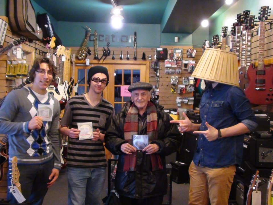 Light_Bros's tweet photo. Repose en paix à celui qui aura a jamais changé notre histoire! #NormandLAmour #NormStyle #Norfin #RIP https://t.co/DP7BgjMHYK