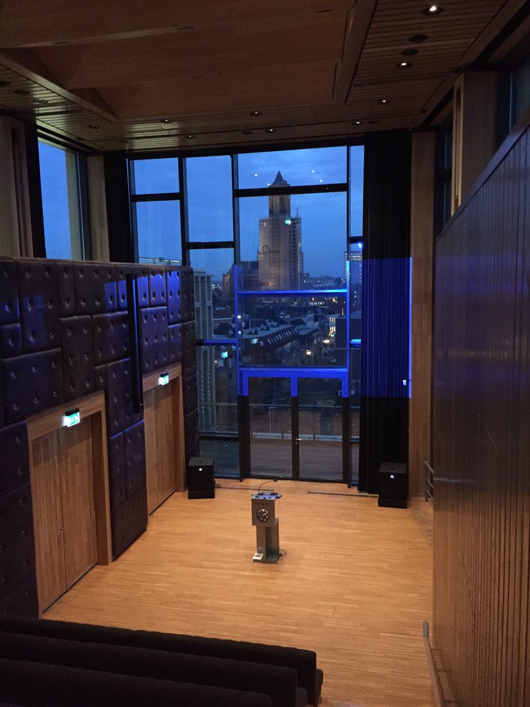 mlanting's tweet photo. Thuiswedstrijd. Sessie #olietankers en #speedboten #decijfersvoorbij15 met gastheer @FrankJongejan in @RozetArnhem https://t.co/1H0DmmaQ5w