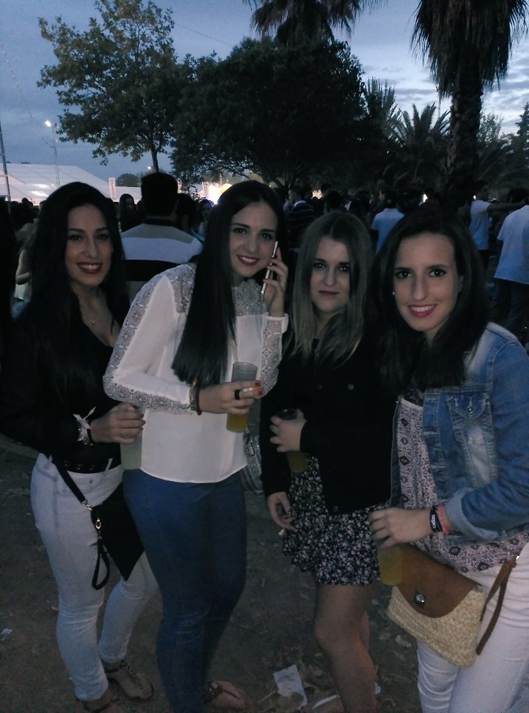 OrtizMariu's tweet photo. Mi amorrrr, pasatelo mu bien por viena!! Tus niñas te echaremos mucho de menos.. 💕 @LaraRodriggez te adoramos! https://t.co/XZzysjdGOz