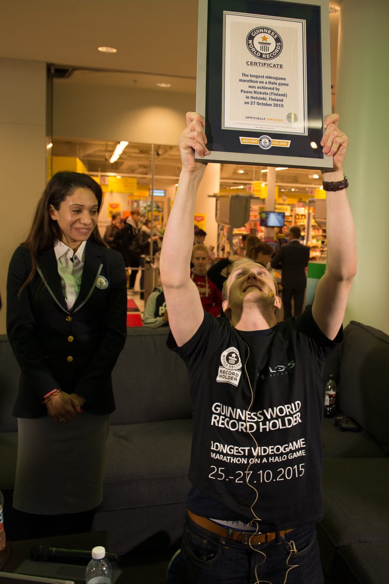 XboxSuomi's tweet photo. Viikko sitten.. @Paavi #HaloWorldRecord #GUINNESSWORLDRECORD #Halo5 @GWR #maailmanennätys #ThrowbackTuesday https://t.co/ZmGcMZDFjE