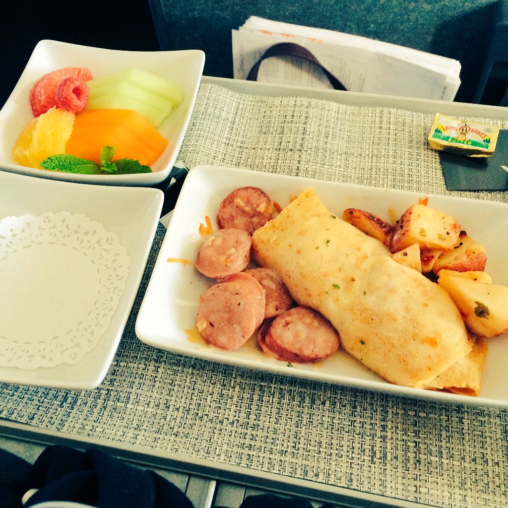 juliararmstrong's tweet photo. Breakfast on the plane was yummy! Bruschetta Crepe! #yum @americanair #almosthome #sysof #goals https://t.co/WpEHqLFKgZ