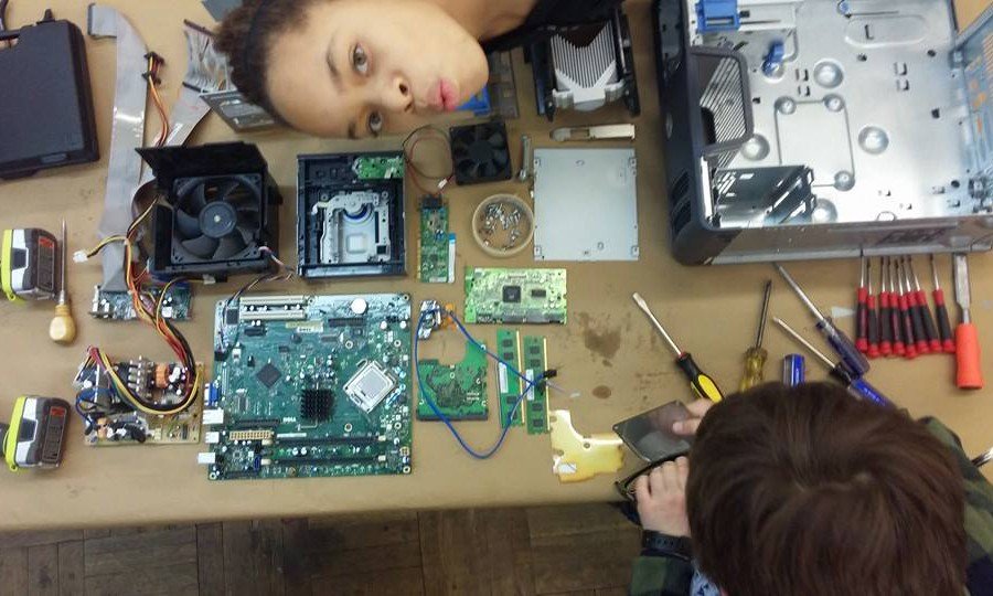 learnpgh's tweet image. Psst! Join @assemblepgh for a free TOP SECRET learning party next Wednesday at 4pm! remakelearning.org/opportunity/20…