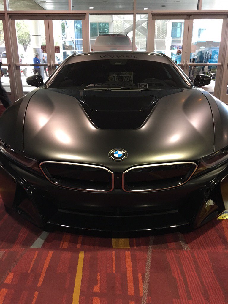ValerieThompson's tweet photo. Check out this awesome @BMW  hot rod. Wow...! @SEMASHOW https://t.co/Fx3kAzp8Vd