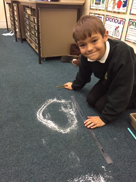 CVJSchool's tweet photo. 4A calculated the size of a dinosaur from just one foot print #clevermaths https://t.co/cljlGNVeVt