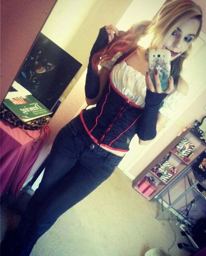 Lil_MistyMay's tweet photo. Ik this is so late but...Happy Halloween Puddins! ;) Lol.
#Halloween #Harleyquinn #costume https://t.co/wLelUxUBw4