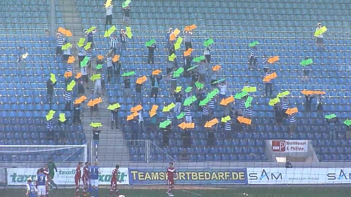 FootballFunnnys's tweet photo. Man United fans are going to need to do this to show their team where the goal is https://t.co/mk80Uv5QNp