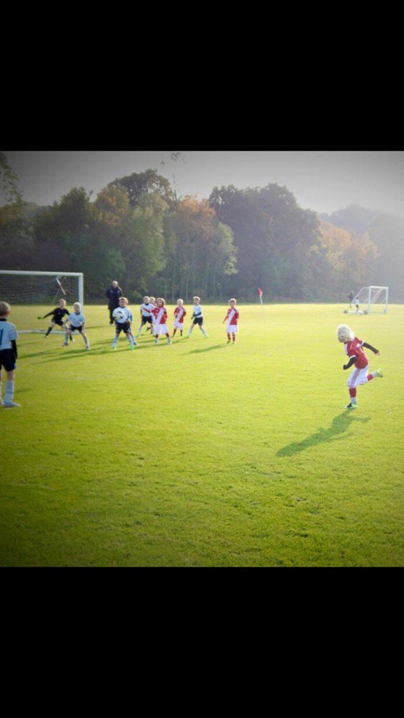 17Ashy's tweet photo. @soccer20skills Spencer scoring a free kick playing for Middlesbrough v Everton #onehappyboy https://t.co/JiIYQVY0nN