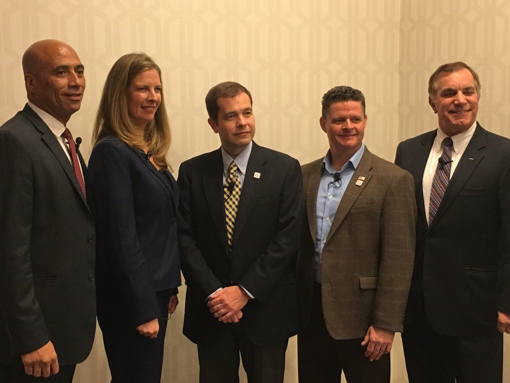 davegaulin's tweet photo. .@baas_will and panel getting ready to talk about vet hiring #CTHRA #CTHRA15 @VetnetHQ https://t.co/P6LQDTIBMJ