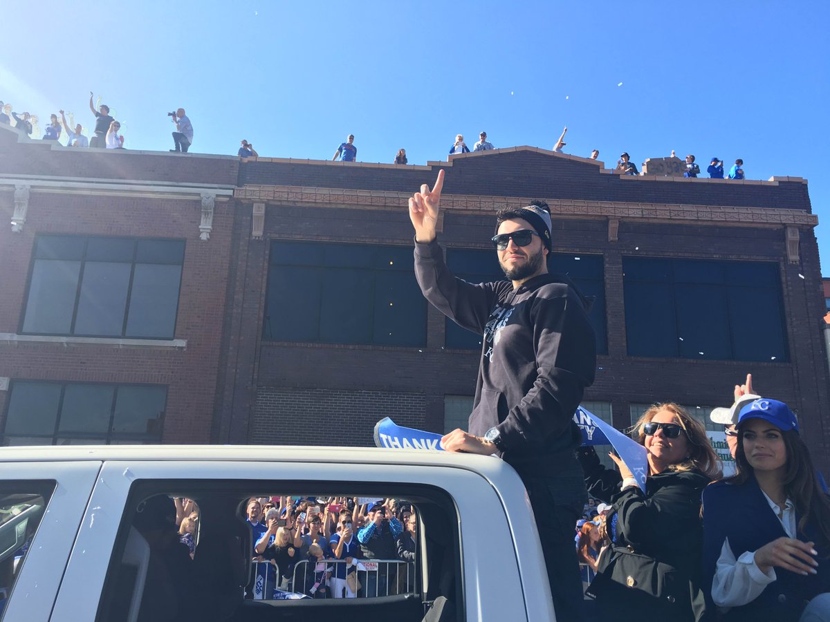 Royals's tweet photo. The champs are here! #Crowned #RoyalsParade https://t.co/0UGfEr6XgJ