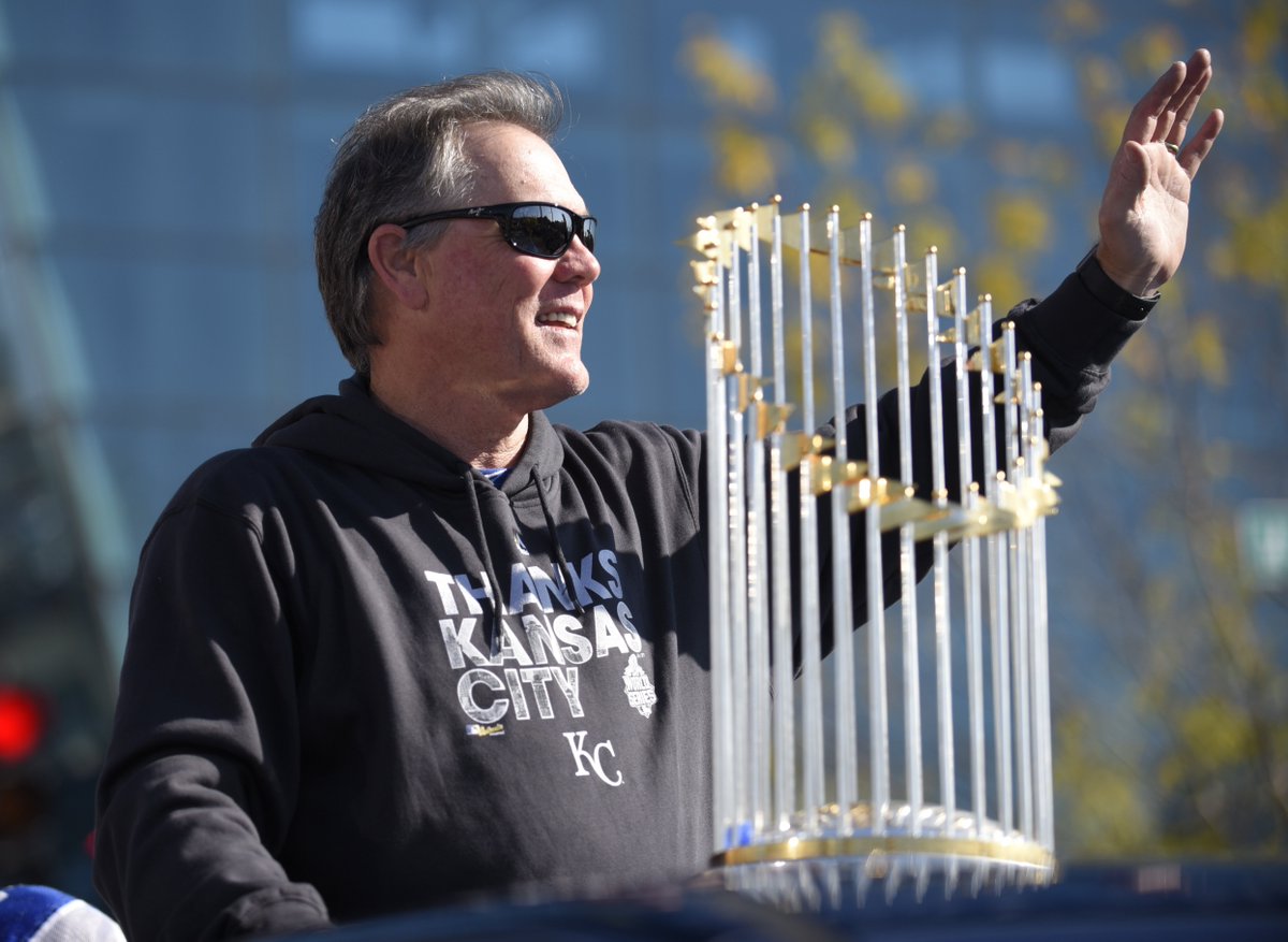 Royals's tweet photo. The champs are here! #Crowned #RoyalsParade https://t.co/0UGfEr6XgJ