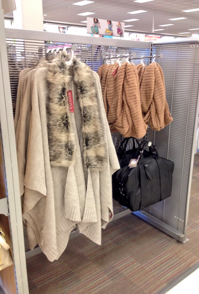ChloeGianna1789's tweet photo. Having fun in accessories 😍 Loving the cream and camel, fall never comes too fast! #TargetTrends #VML https://t.co/yxYCHQBcIQ