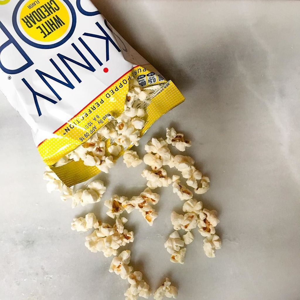 nicolemelv's tweet image. Afternoon snack with @theskinnypop! Anyone else get super hungry about this time of day? #skinnypoplovetour #probab…