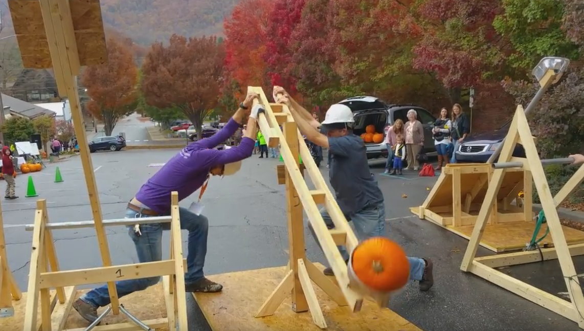 Folkmoot_USA's tweet photo. It was a #punkinchunkin #Spookmoot Sunday! https://t.co/XcGVvXEqdm #828isgreat #haywd #avlnews #VIDEO https://t.co/DRvnvJBt8k
