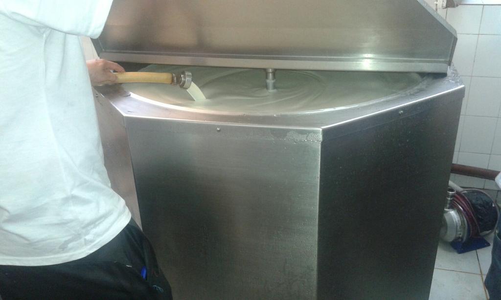 SucCorrientes's tweet photo. Hoy visitamos Helados Garavano Srl. invirtió en Máq. Fab de Helado con aval de @Garantizar @leorial @Cribork https://t.co/2q0mZNEMi7