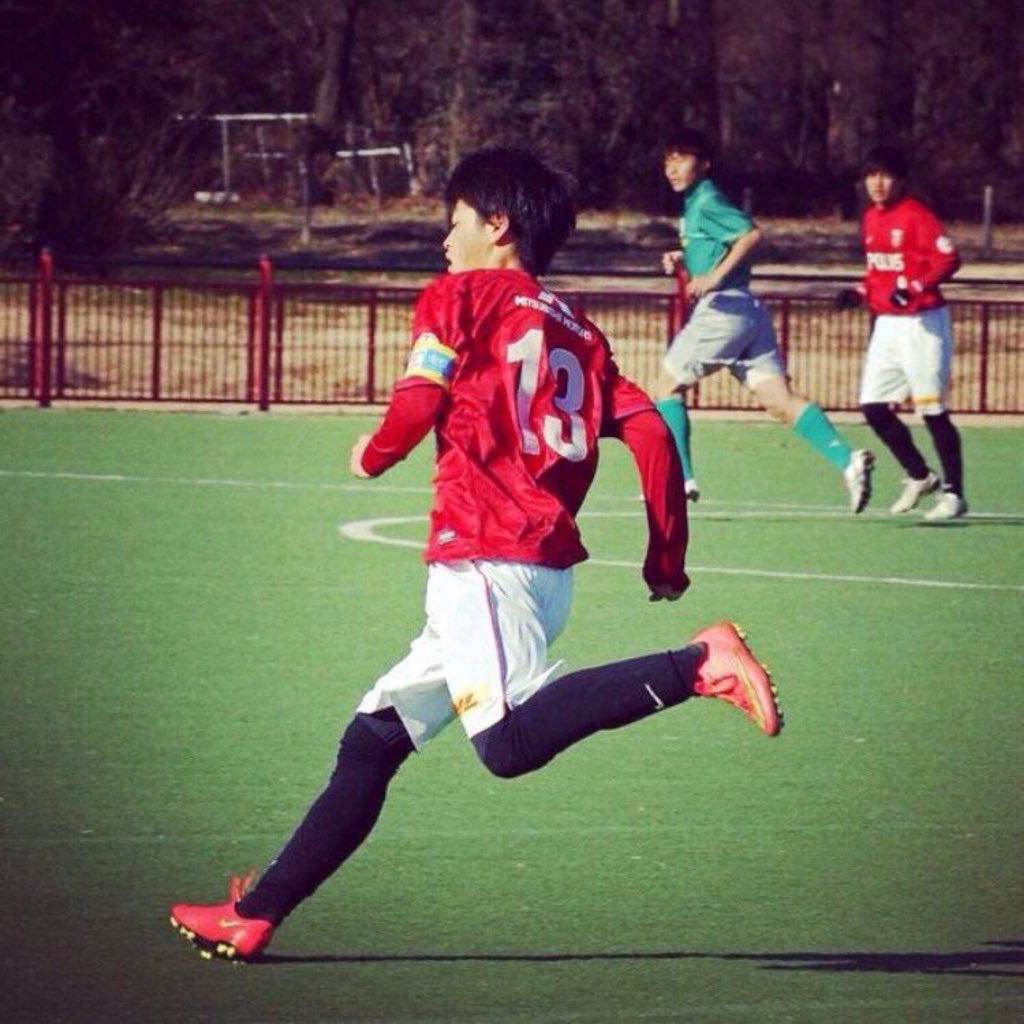 Uzivatel サッカー選手紹介bot Na Twitteru 元柏レイソル 現在浦和レッズユースに所属する 13新井みずき選手 持ち味のドリブル スピード と足技で観客を魅了する 得意技はヒールリフト ネイマールを目標にしている 新井みずき 浦和レッズ Mizuki33reds