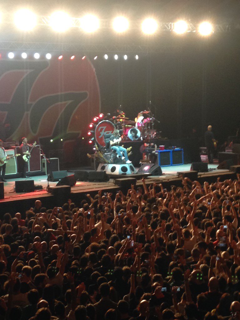 rockin_1000's tweet photo. The King of #Cesena: @FabiulosoEnt #Rockin1000 Thanks @foofighters https://t.co/Vpk0Vdil7R