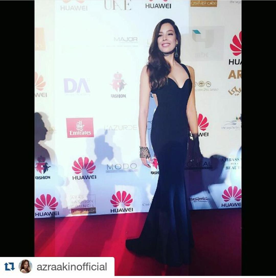 DubaiFashionWk's tweet photo. @azraakinofficial Miss World at #RedCarpet of the #ArabFashionWeek presented by #HuaweiArabia. #HuaweiAFW #AFWSS16 https://t.co/B32MGGRgDv