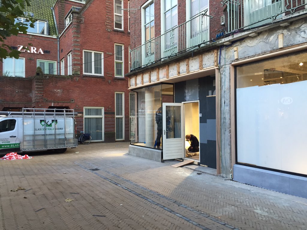 sikkens_norg's tweet photo. Vandaag grote winkelruiten geplaatst bij de nieuwe @GStarRAW_NL winkel in de Herestraat in Groningen ism @curaglass https://t.co/cnZZicwFvs