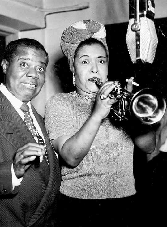 #LouisArmstrong & #BillieHolliday 
Fooling around during a break in a recording session in 1949