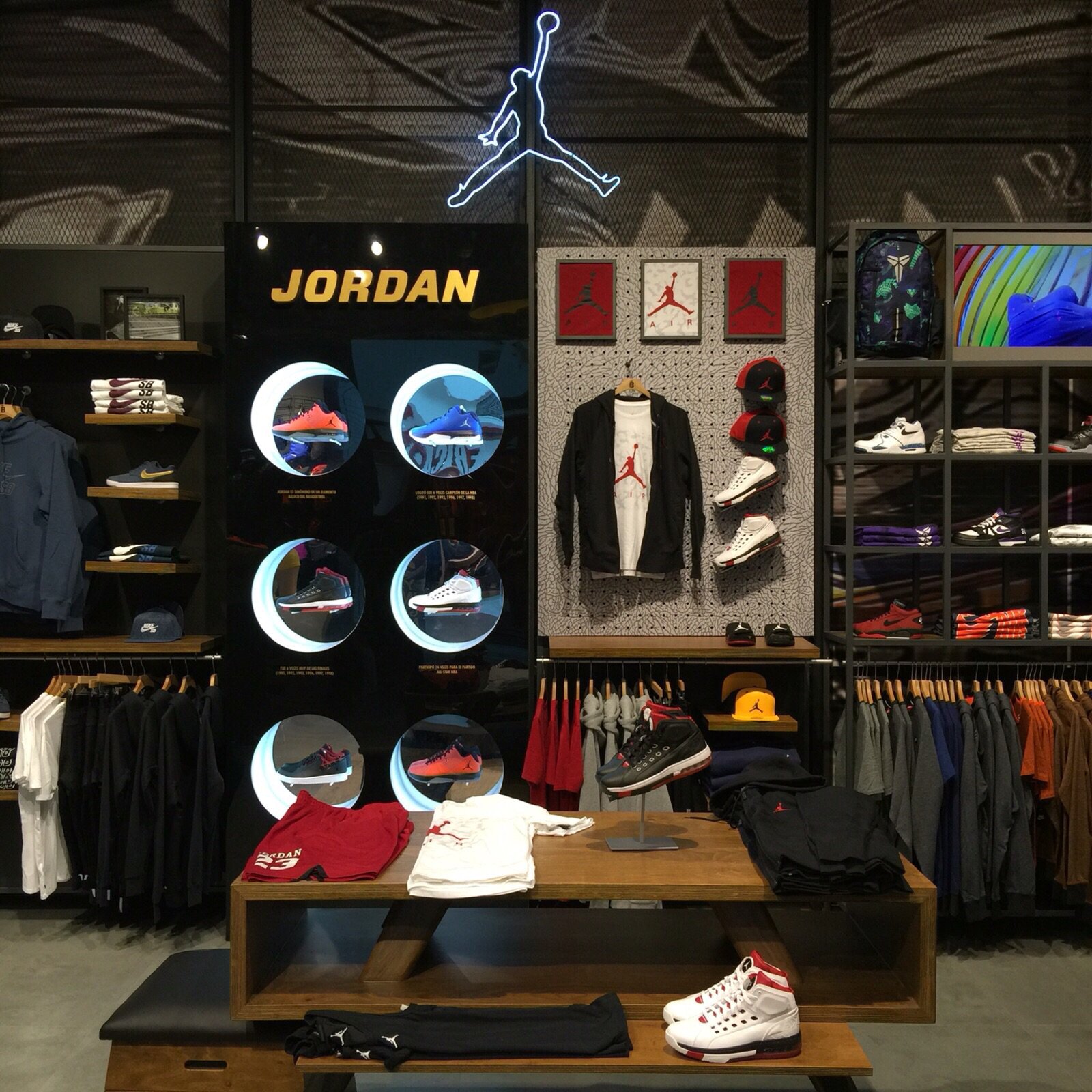 tienda jordan mall plaza vespucio