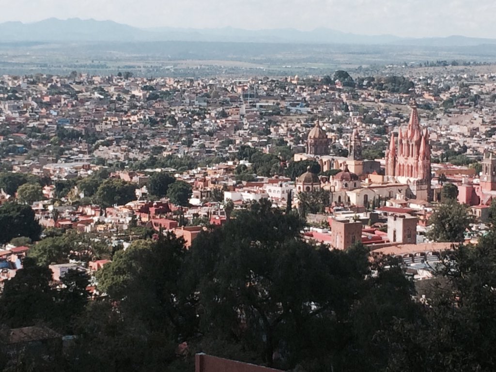 TitoQuirozAng's tweet photo. San Miguel de Allende no me quiero ir. @IMAJSMA muchas gracias. #PNJ2015 #TQA https://t.co/KxxHSXc9Bu