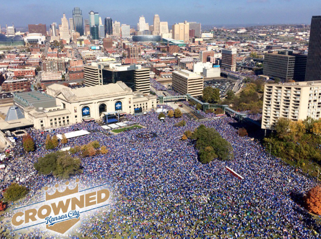 bvschools's tweet photo. Seems a few students &amp; staff enjoyed today's @Royals celebration. Thanks for wearing blue so you were easy to spot! https://t.co/FLJVpxiGYW