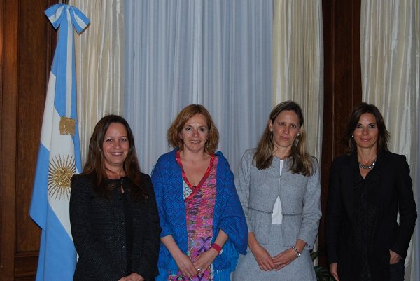ARGinUSA's tweet photo. Meeting with #ARG panelists from #CIM roundtable on gender and communication @CIMOAS #GenderAndCommunication https://t.co/qnZDvsmEHJ
