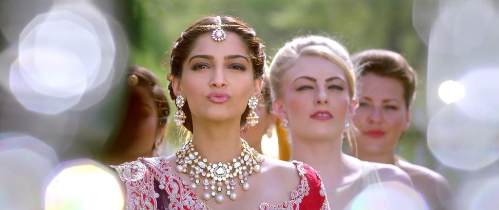 beinganasnasir's tweet photo. @sonamakapoor cutest thing alivee❤
Love youuuuu💋 https://t.co/5dTLKerWEB