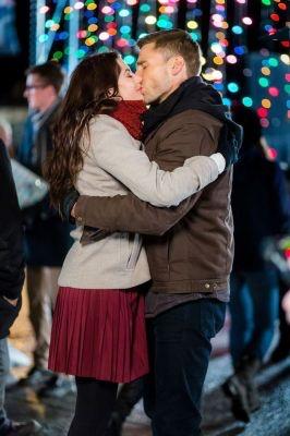 OryBrasil's tweet photo. Stills da Meghan em seu novo filme "Dashing Through the Snow"! https://t.co/vd4FtuRhpv