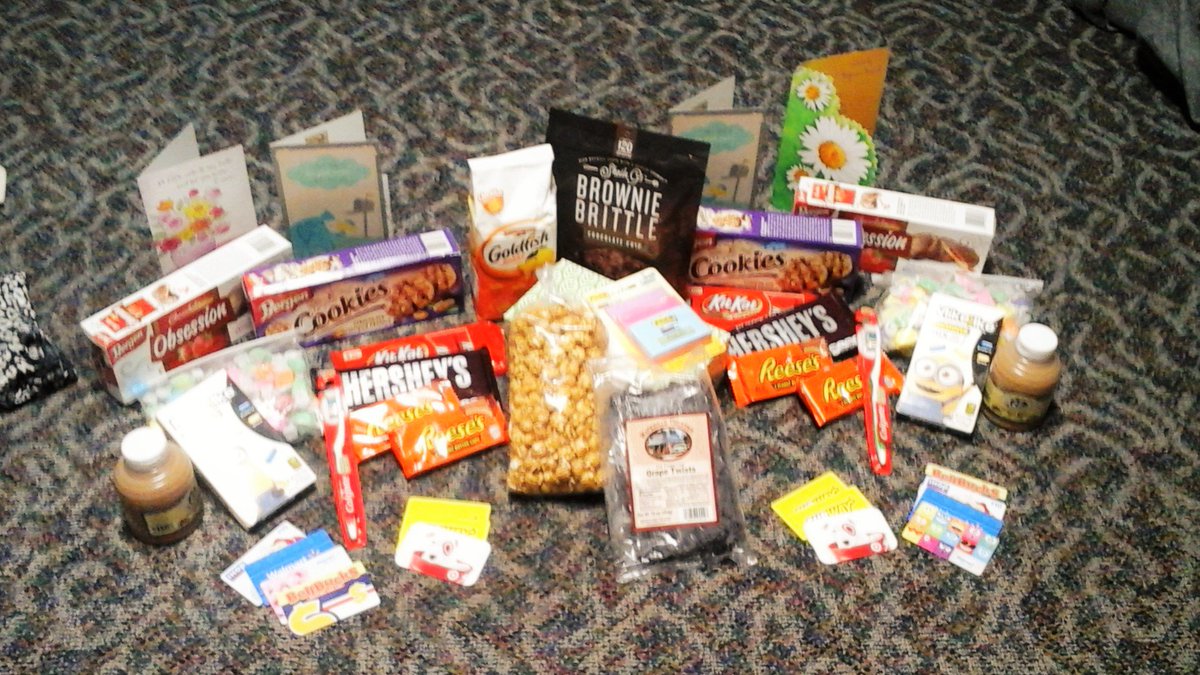 LizabethAnne28's tweet photo. Got our care package from church 2day! Made my day! :) #cornerstoneisthebest! https://t.co/6BFAjQqfVr