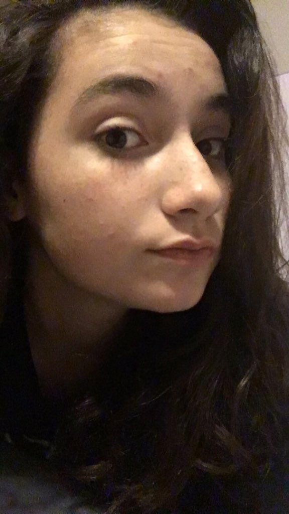 mutualmaeve's tweet image. Really late and i dont have make up in but Im Maeve, 14 from Massachusetts:)) #1DBREAKPROJECT