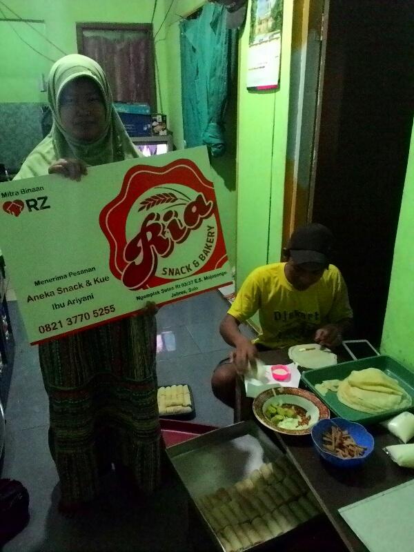 mazBujang's tweet photo. Citarasa pemberdayaan @rumahzakat. #RiaSnack menerima pesanan kue &amp; snack :) @mandiribisa @RZ_Solo @TongkronganSolo https://t.co/2O1IB6bbSF