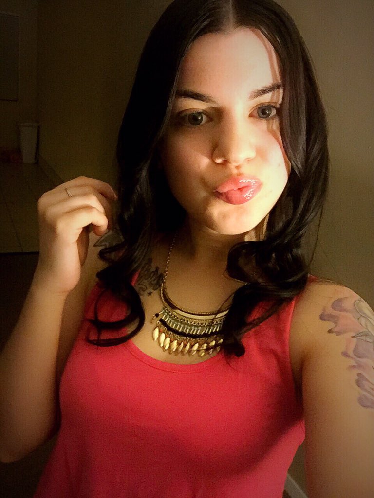 alexusesslinger's tweet photo. I'm Back &amp;&amp; Im BETTER 👑💋😘 https://t.co/DnTpaTd7nh