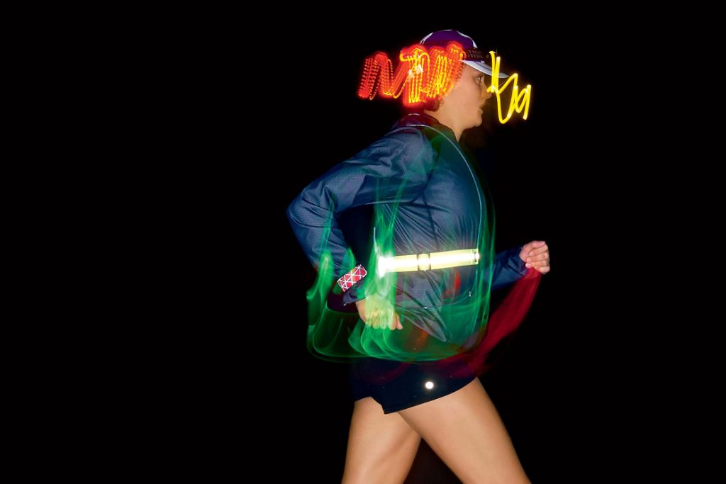 runnersworld's tweet photo. How to increase your visibility when running in the dark #RWSafetyWeek https://t.co/FYRZWlax5v https://t.co/JeqARA7Rtj