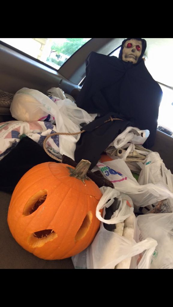 GirlOnTheGoPHX's tweet photo. Car loaded up to decorate for a client's Halloween party last week.
#GOTG
#GirlOnTheGO! https://t.co/2olnABscZL