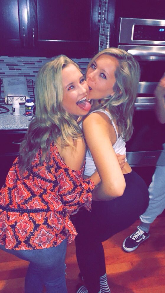 ItsJamesKinard's tweet photo. Blondes @kendall_deyoung @izziebooh https://t.co/yqwpjA1Te6