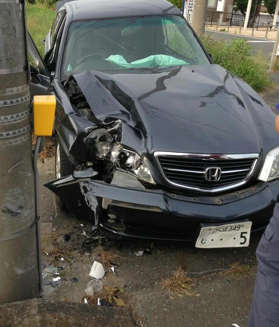思わず痛いｗｗｗと言いたくなる車の大破画像