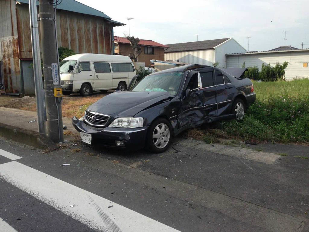 思わず痛いｗｗｗと言いたくなる車の大破画像