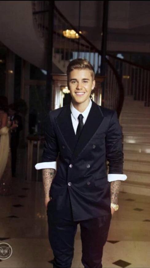 mybeliberforeve's tweet photo. Se ve hermoso de traje https://t.co/qwyzZfPyRh